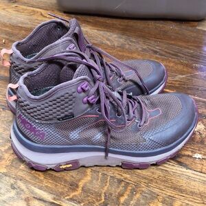 Hoka hikers